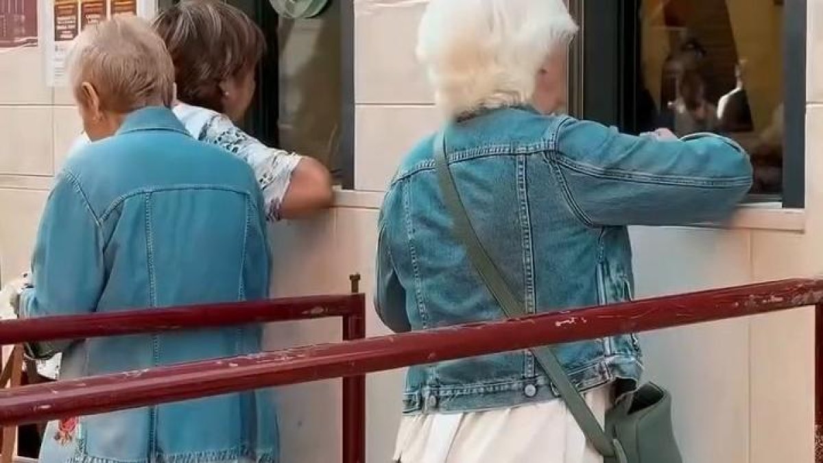 colas para hacerse con una entrada para Morante, Roca Rey y Marco Pérez