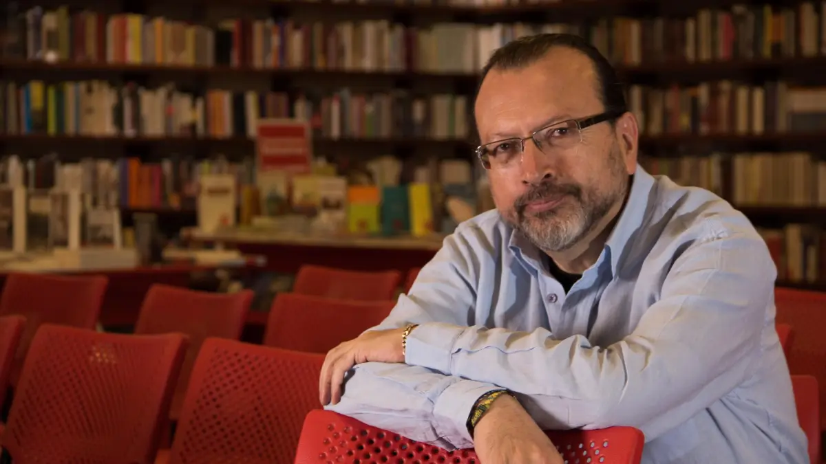 William Ospina en un fragmento del nuevo libro 'No llegó el cambio y hacia atrás asustan'