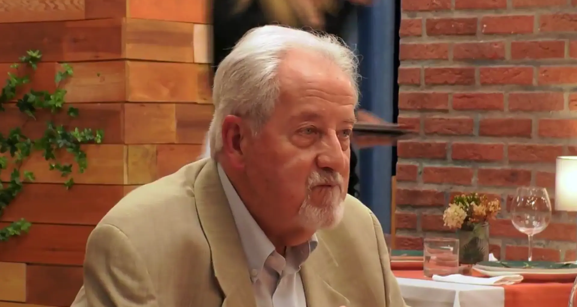 Francisco deja sin palabras a Carlos Sobera al confesarle que ha ido a 'First Dates' estando casado
