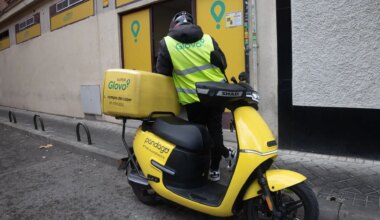 El dueño de Glovo tantea su salida de España por las multas millonarias a su modelo laboral