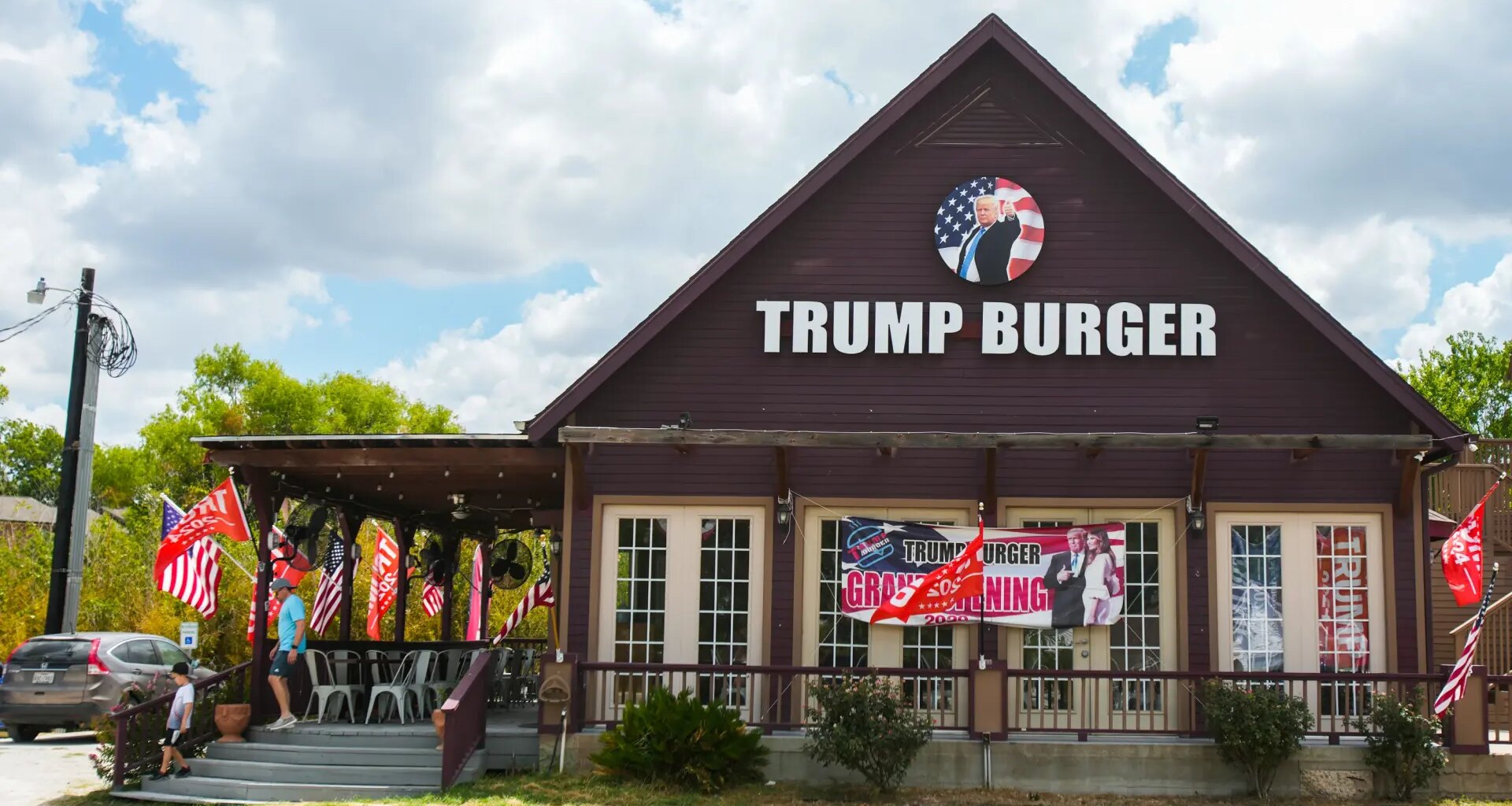 Inmigración detiene al dueño del restaurante Trump Burger y podría ser deportado de EEUU