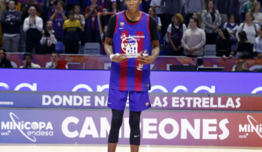 El Barça sube al primer equipo a Mohamed Dabone, el niño prodigio de 13 años y 2,10 metros de altura