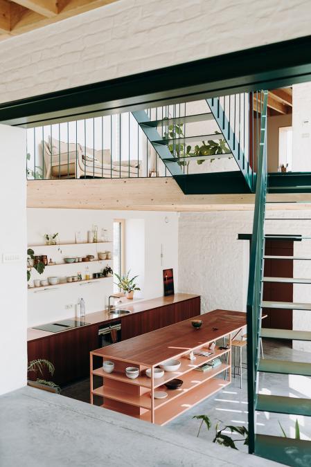 OYO Architects ha transformado este espacio con el propósito de garantizar el confort térmico, la sostenibilidad y la eficiencia energética