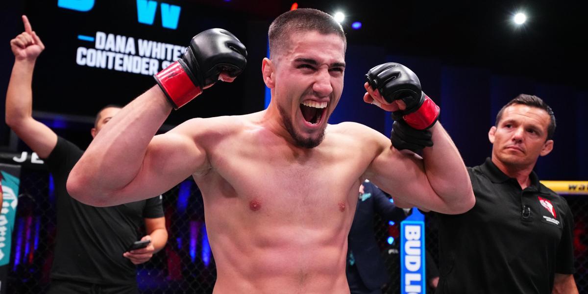 Noquea a su rival, gana un contrato con la UFC... ¡Y pide en la cara de Dana White pelear en 4 días!