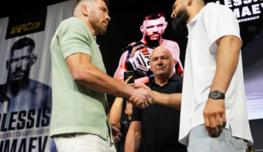 Así fue el intenso cara a cara entre Du Plessis y Chimaev antes del histórico UFC 319