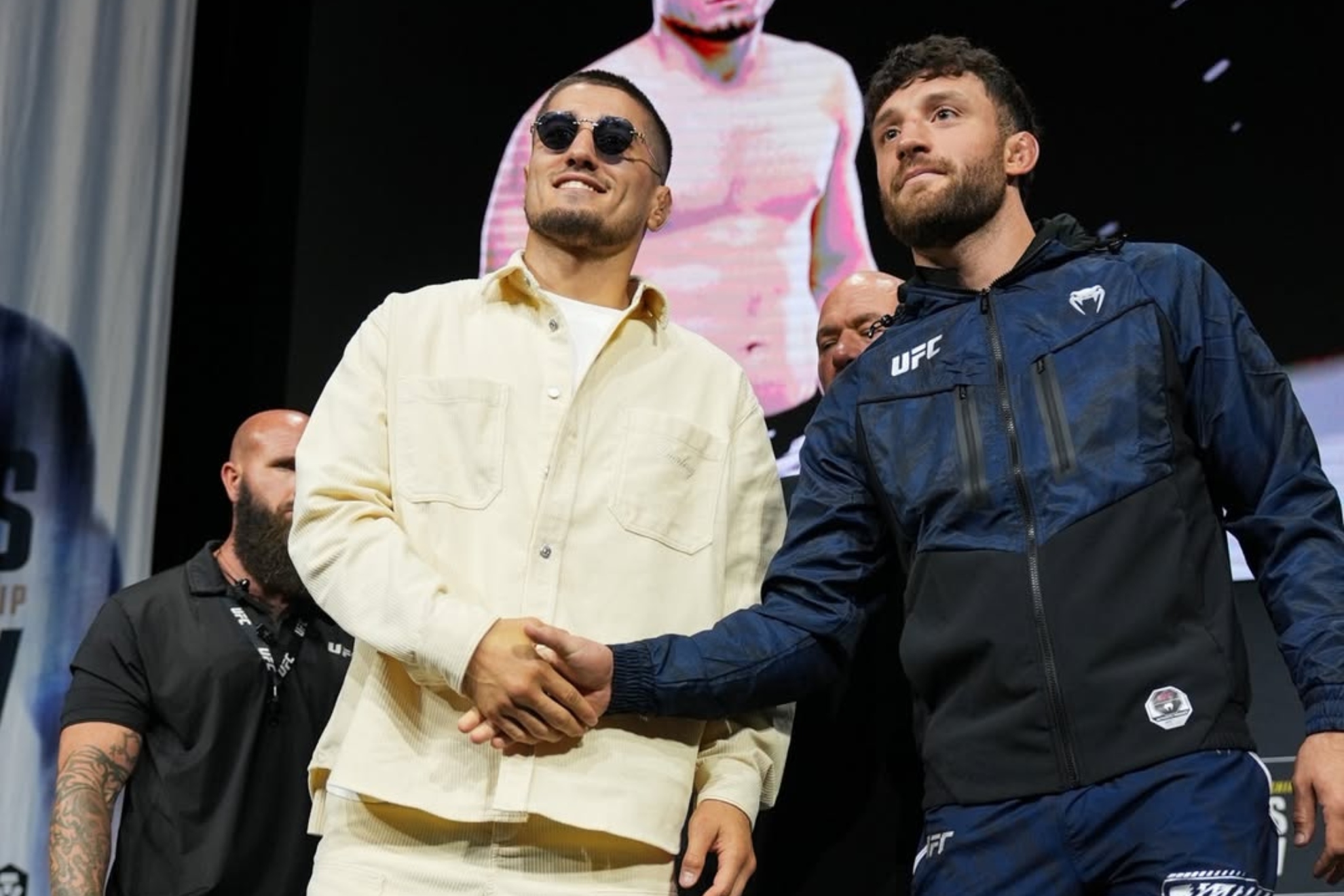 Baisangur Susurkaev y Eric Nolan durante el primer careo del UFC 319.