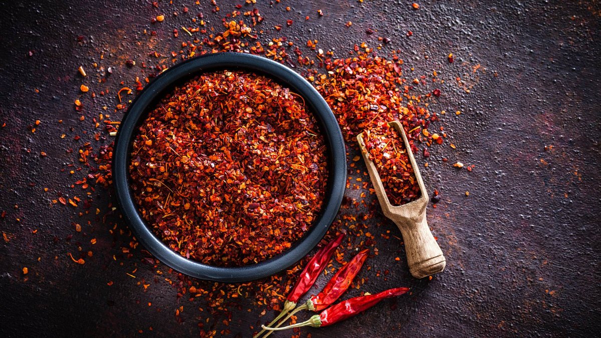 Los copos de chile rojo, ricos en capsaicina, pueden ser una forma sencilla y sabrosa de incorporar picante a la dieta semanal.