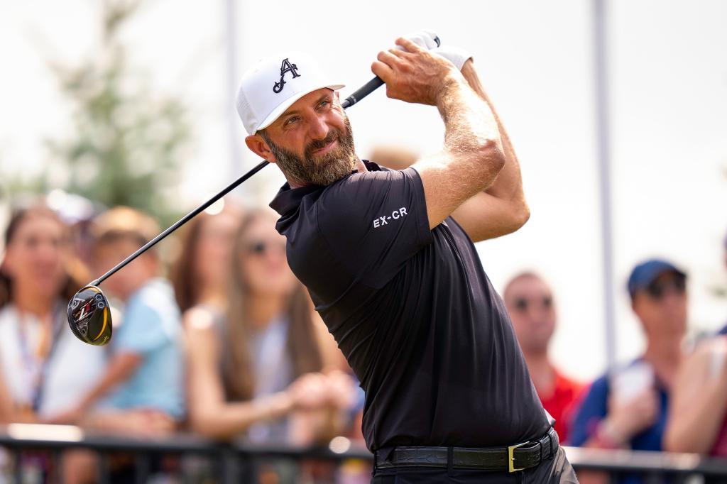 Dustin Johnson da un golpe de salida
