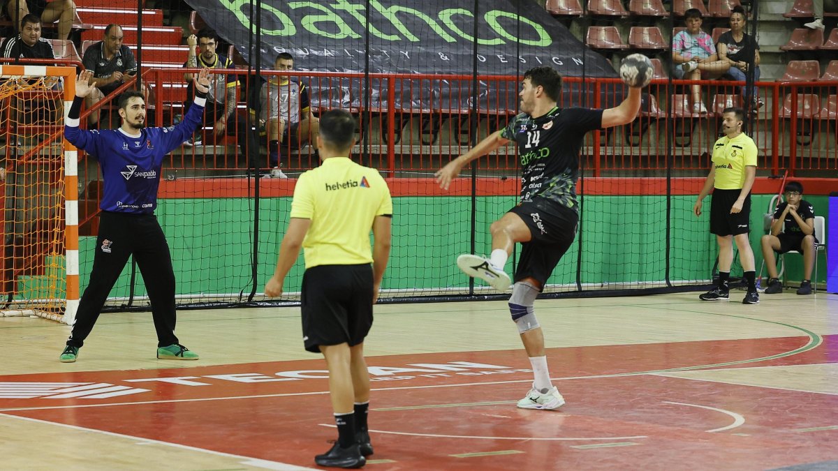 La tanda de penaltis apartó al BM Burgos de la final.