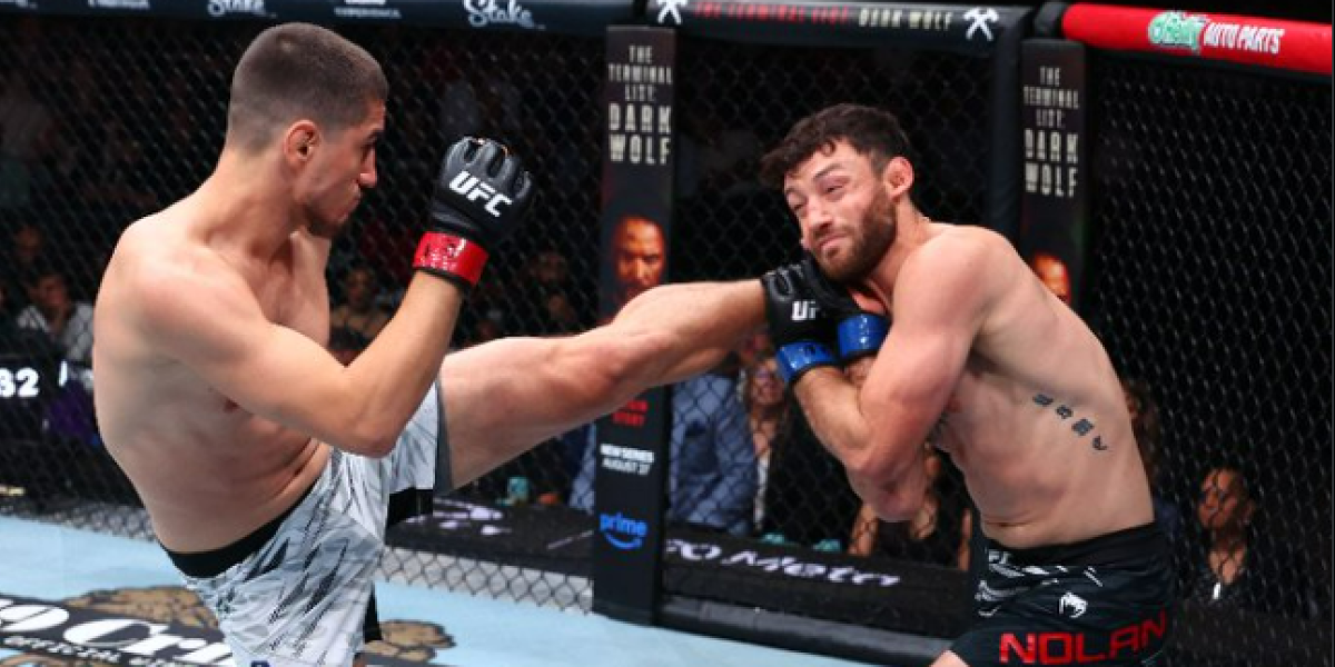 firma con la empresa, debut y victoria en el UFC 319