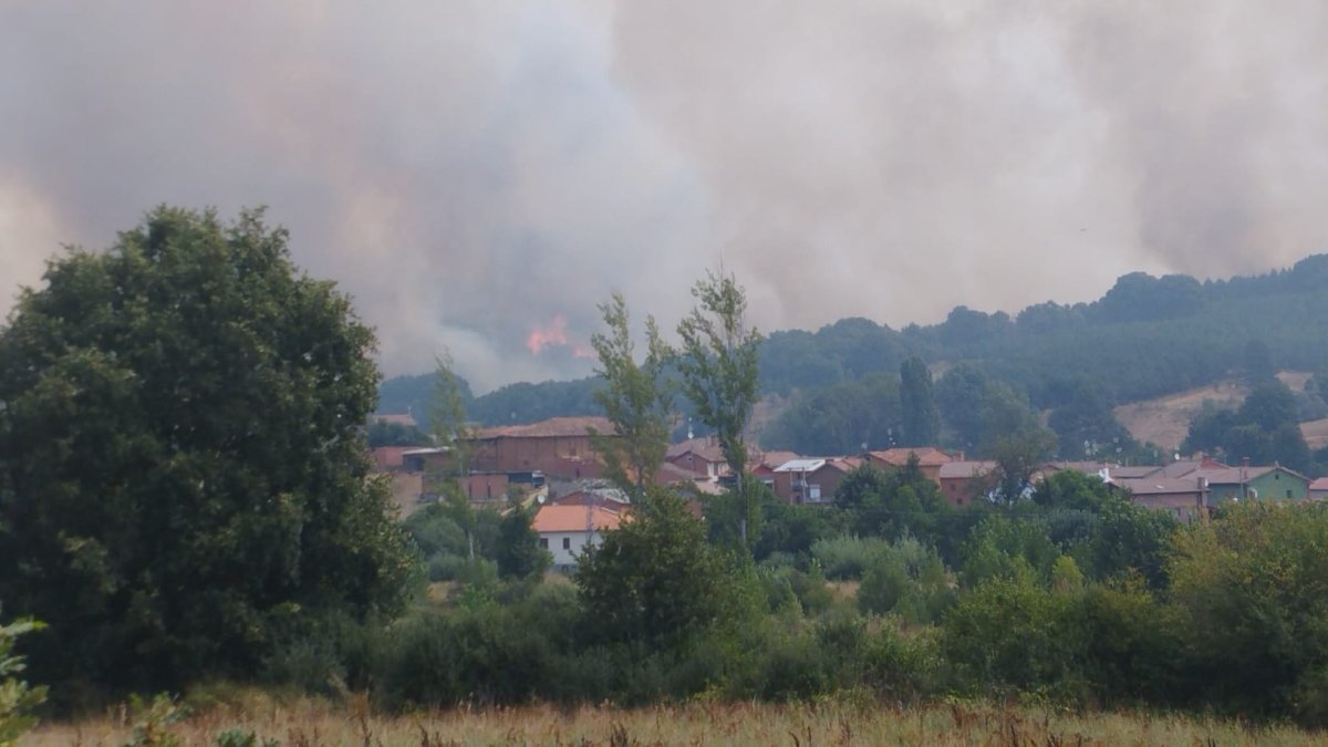 Incendio de Canalejas en las proximidades de Calaveras de Arriba