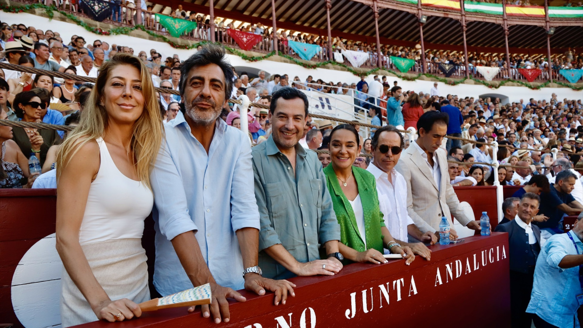Moreno Bonilla reaparece en los toros con Juan del Val y Óscar Puente no perdona: "Menos tuits y más trabajar"
