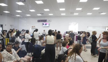 La "odisea" de los viajeros de Renfe tras una semana sin trenes de Galicia a Madrid por los incendios: "Gastamos 600 euros más"