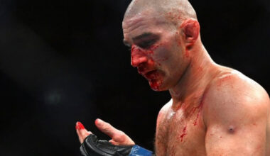 seis meses de suspensión por agredir a otro peleador