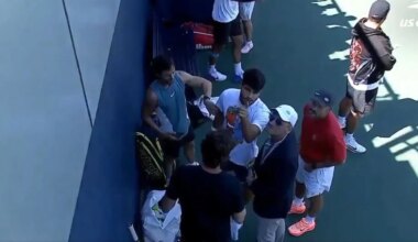 El mosqueo de Carlos Alcaraz con las cámaras y micrófonos de las pistas de entrenamiento del US Open: "Se escucha todo"