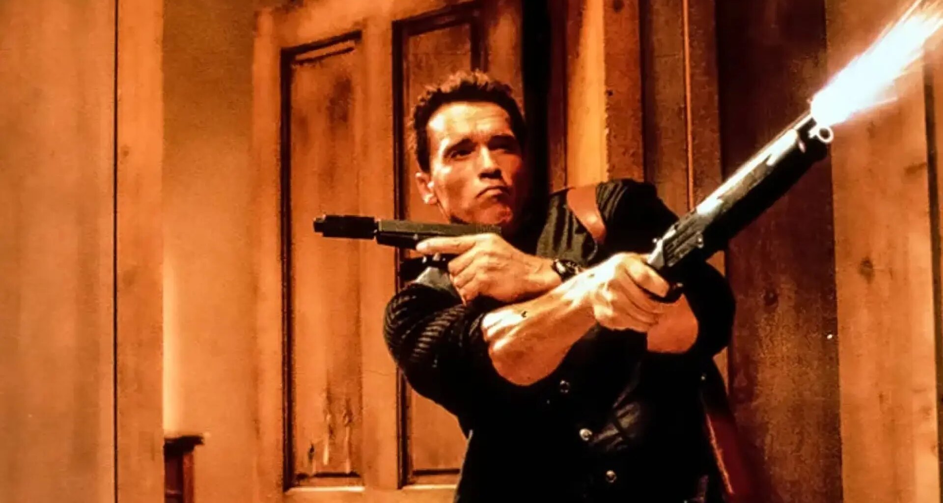 La película que hundió a Schwarzenegger como héroe de acción... y creó un arma legendaria de los videojuegos