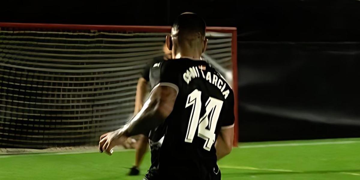 Ilia Topuria sorprende con su elección de camiseta en una pachanga de fútbol con amigos