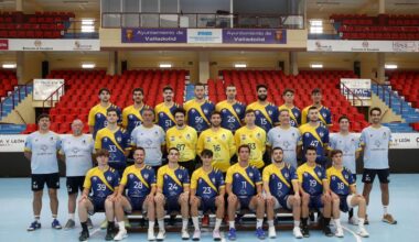 Foto oficial de la plantilla del Recoletas Atlético Valladolid para la temporada 2025-26 con los canteranos.