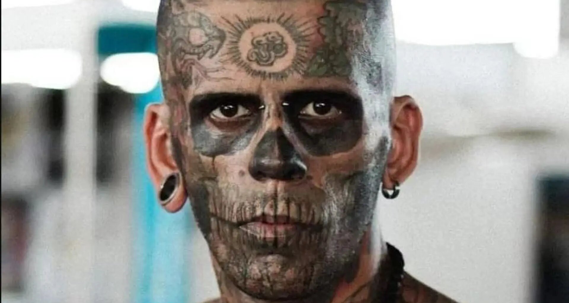 El hombre más tatuado del mundo muestra su nuevo rostro tras quitarse todos los tatuajes de la cara: "No lo soportaba"