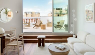 Un piso de 121 m² en el madrileño barrio de Chamberí, que respira elegancia 'retro', calma y luz tras una reforma integral