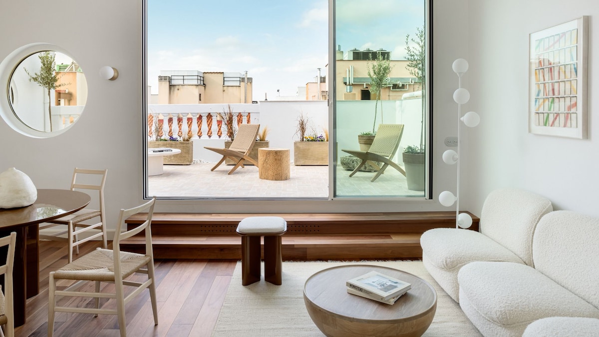 Un piso de 121 m² en el madrileño barrio de Chamberí, que respira elegancia 'retro', calma y luz tras una reforma integral