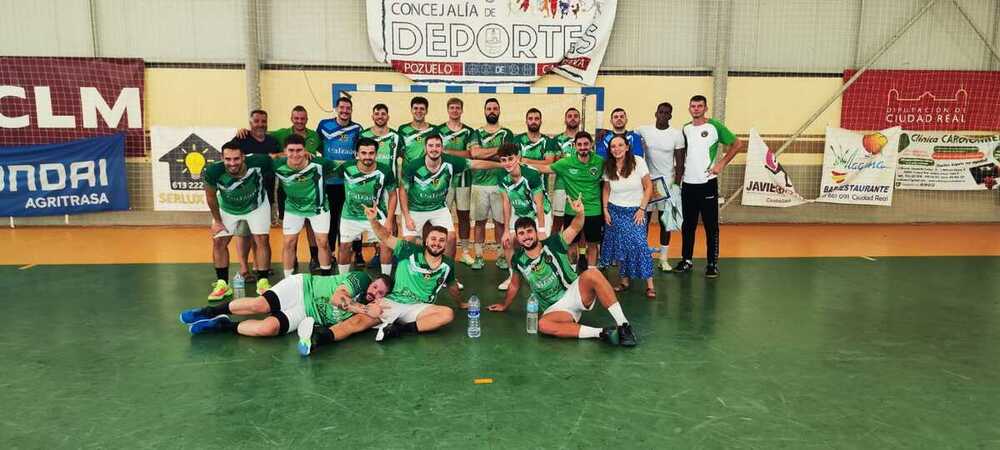 La plantilla del Bolaños, tras ganar en Pozuelo.