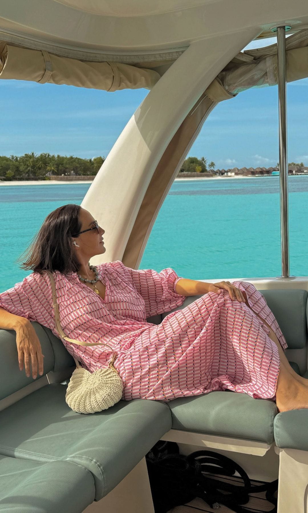 Tamara en uno de los barcos con los que se desplazaban de un atolón a otro