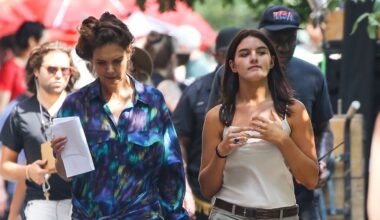 el clon de Katie Holmes y su mayor apoyo en su debut como directora
