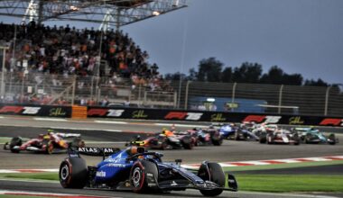 El golpe de un rival causa el abandono de Carlos Sainz cuando peleaba por puntos en Baréin