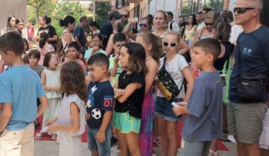 Diferentes momentos de la última jornada de la Feria del Libro de Benavente, con actividades para los más pequeños y un concierto organizado por Ledo del Pozo.