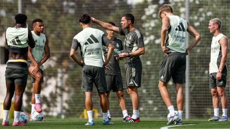 Franco Mastantuono durante el entrenamiento del Real Madrid