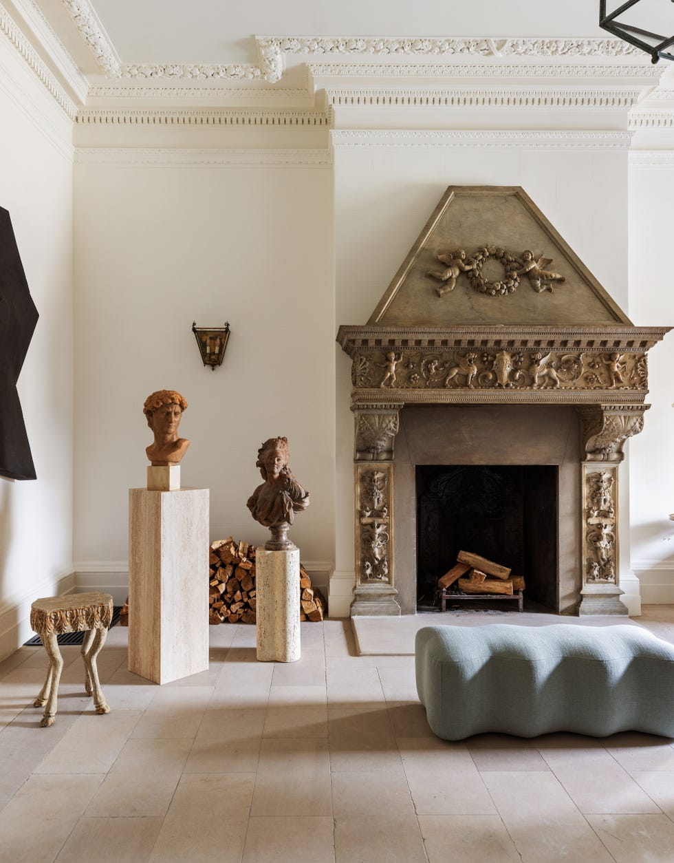 recibidor casa de lujo con escalera