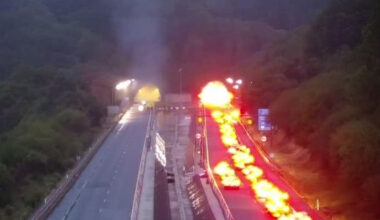 Cientos de coches atascados antes del túnel de O Folgoso en sentido Vigo