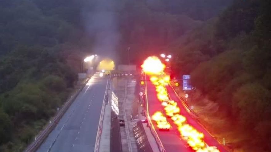 Cientos de coches atascados antes del túnel de O Folgoso en sentido Vigo