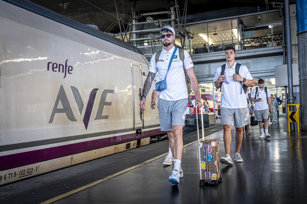 Jaime Pradilla, tras Juancho Hernángómez antes de subir al tren