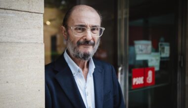 Javier Lambán, en la sede del PSOE-Aragón.