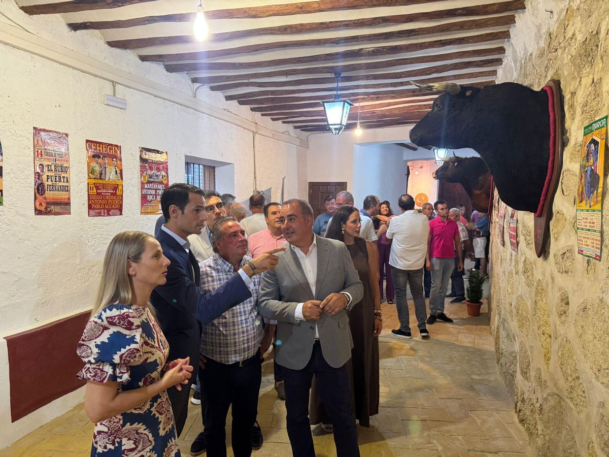 Antonio Puerta celebra su décimo aniversario de alternativa como matador de toros en un emocionante y elegante acto organizado por el Club Taurino de Cehegín