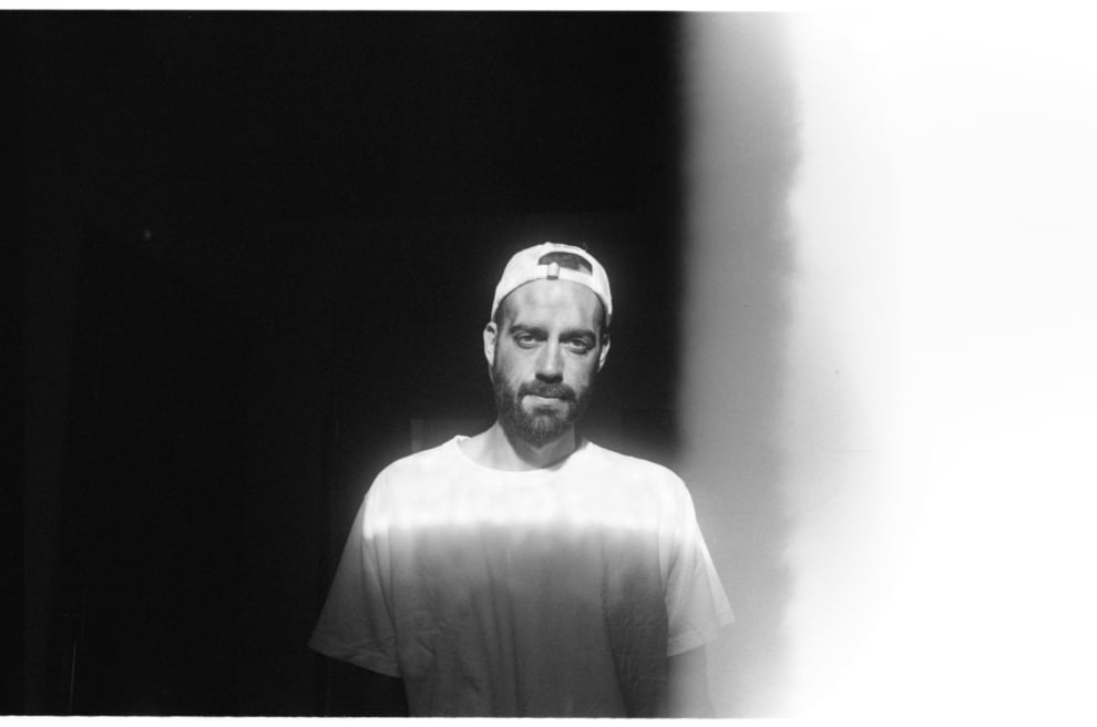 José Javier Serrano, alias Yosigo, es un fotógrafo de Donostia que va ya por su cuarta exposición en Asia. En España, sin embargo, "no le conoce nadie"