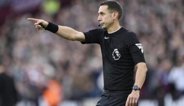 David Coote, durante un partido de la Premier League.