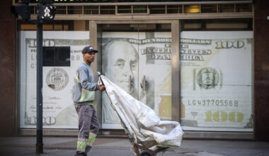 El dólar a 1380 pone en jaque al plan económico | Cierre fatídico de julio para el gobierno, con subas insólitas de las tasas y la paridad cambaria