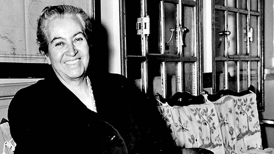 "Andar la tierra", los textos errantes de Gabriela Mistral