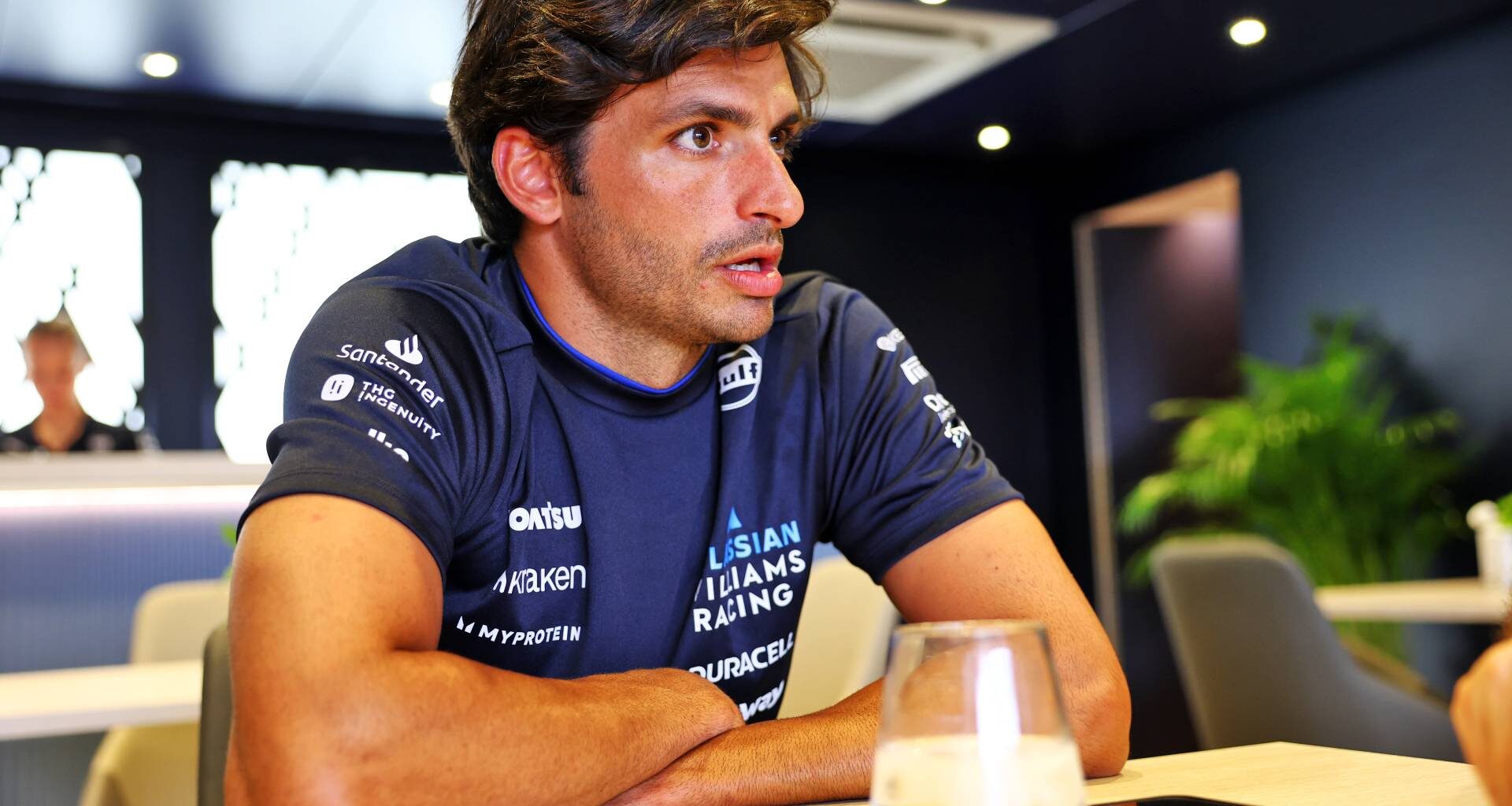 Carlos Sainz aterriza como piloto local en el GP de Gran Bretaña