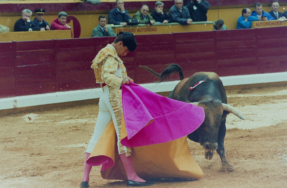 Morante intentó lucirse con el capote, paño que considera el más complejo y hermoso.