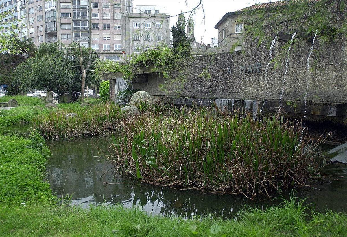 Jardines del antiguo edificio de Sanidad Exterior de Vigo en una imagen de archivo