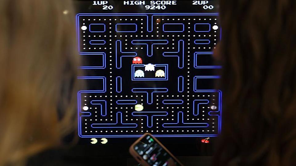 Imagen del laberinto con todos los personajes de Pac-Man.