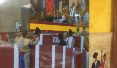 Ferrera brinda un toro a Lydia Bejarano en Plasencia hace una década.