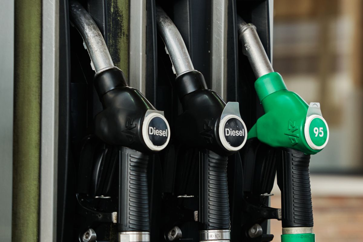 Repostar combustible en las gasolineras más baratas puede ahorrar 948 euros al año | Líder en Información Social