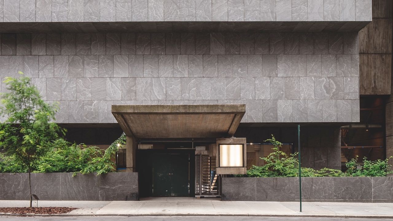Sotheby's estrena sede en Nueva York y es uno de los edificios brutalistas más icónicos de Marcel Breuer