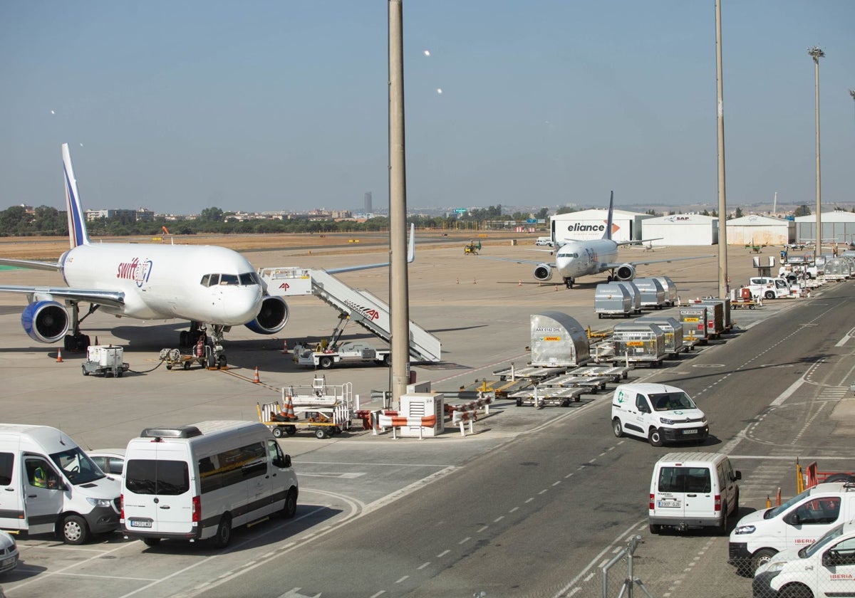 Aviones en el aeropuerto de Sevilla