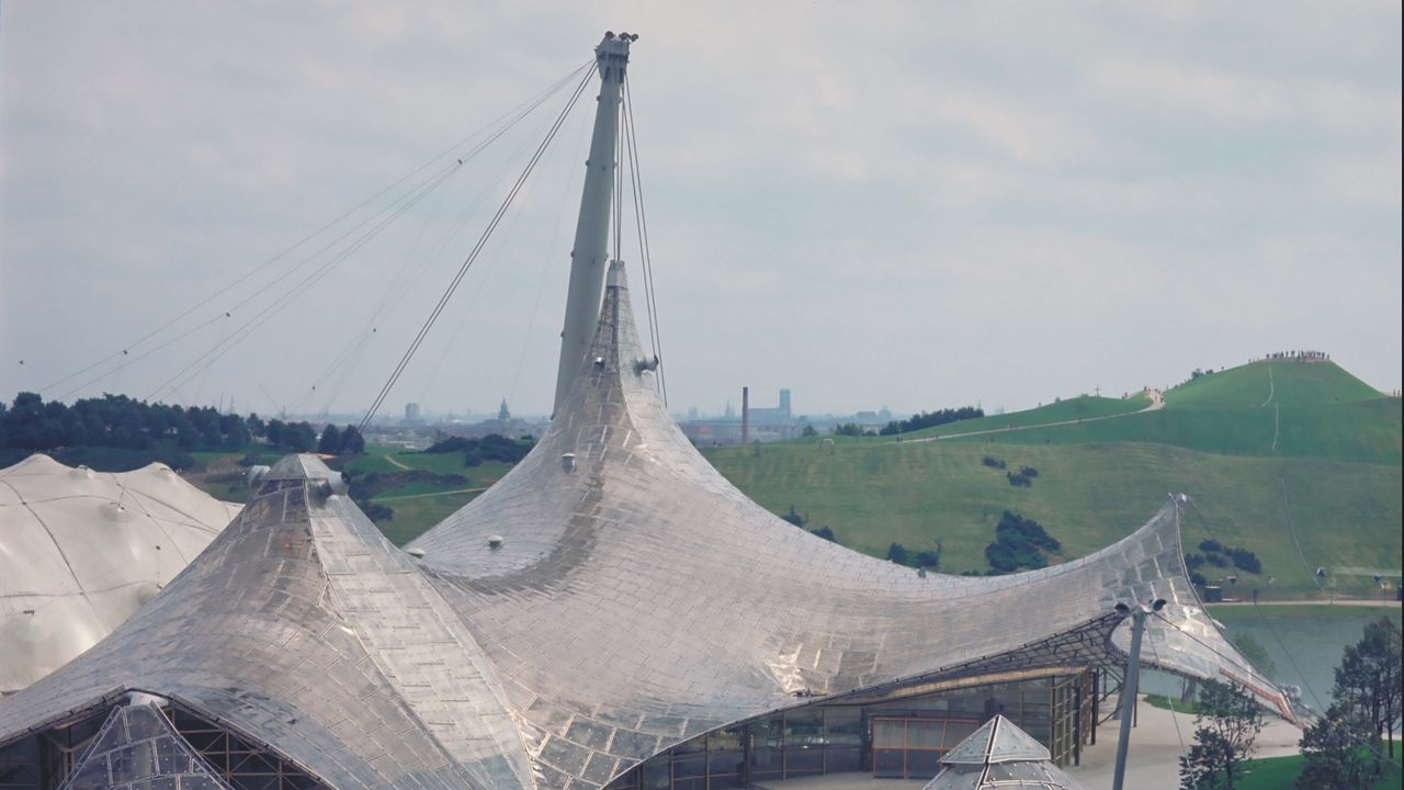 Frei Otto, el arquitecto que cosía el cielo con estructuras livianas y casi invisibles inspiradas en Gaudí